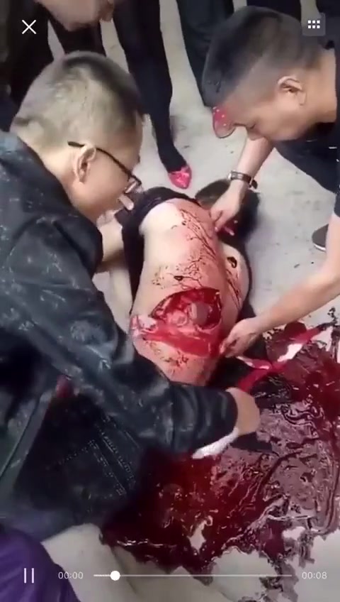 Рубанули мачете.