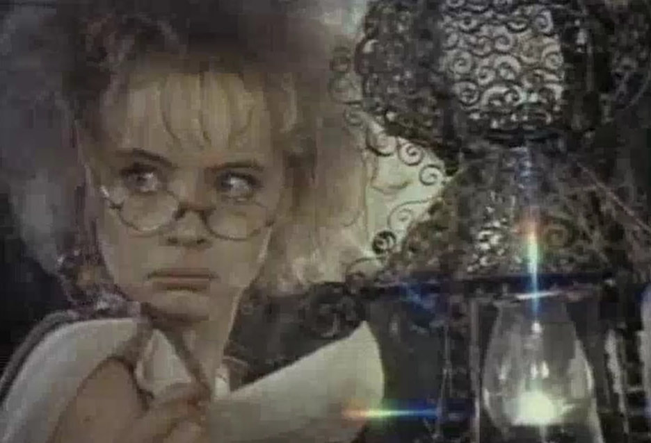 "Она с метлой, он в черной шляпе". Интро