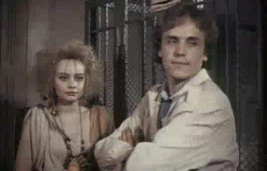 "Она с метлой, он в черной шляпе". Баба-Яга втюрилась