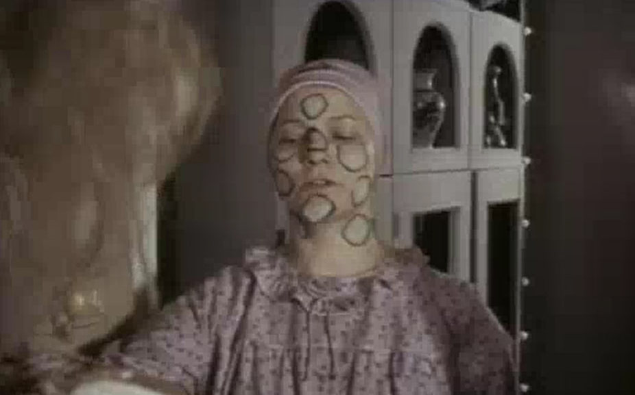 "Она с метлой, он в черной шляпе". Баба-Яга, Василиса, джинн и ежиковая шапка