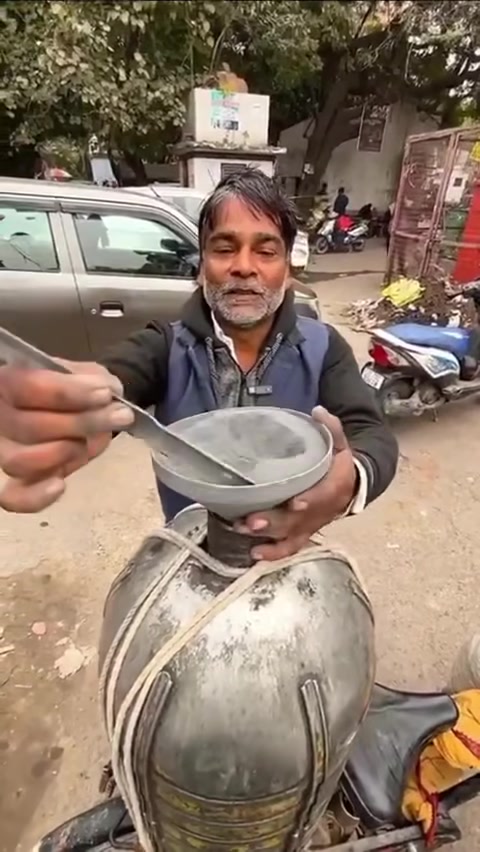 алюминиевая труха, каустическая сода. Итог водород. 