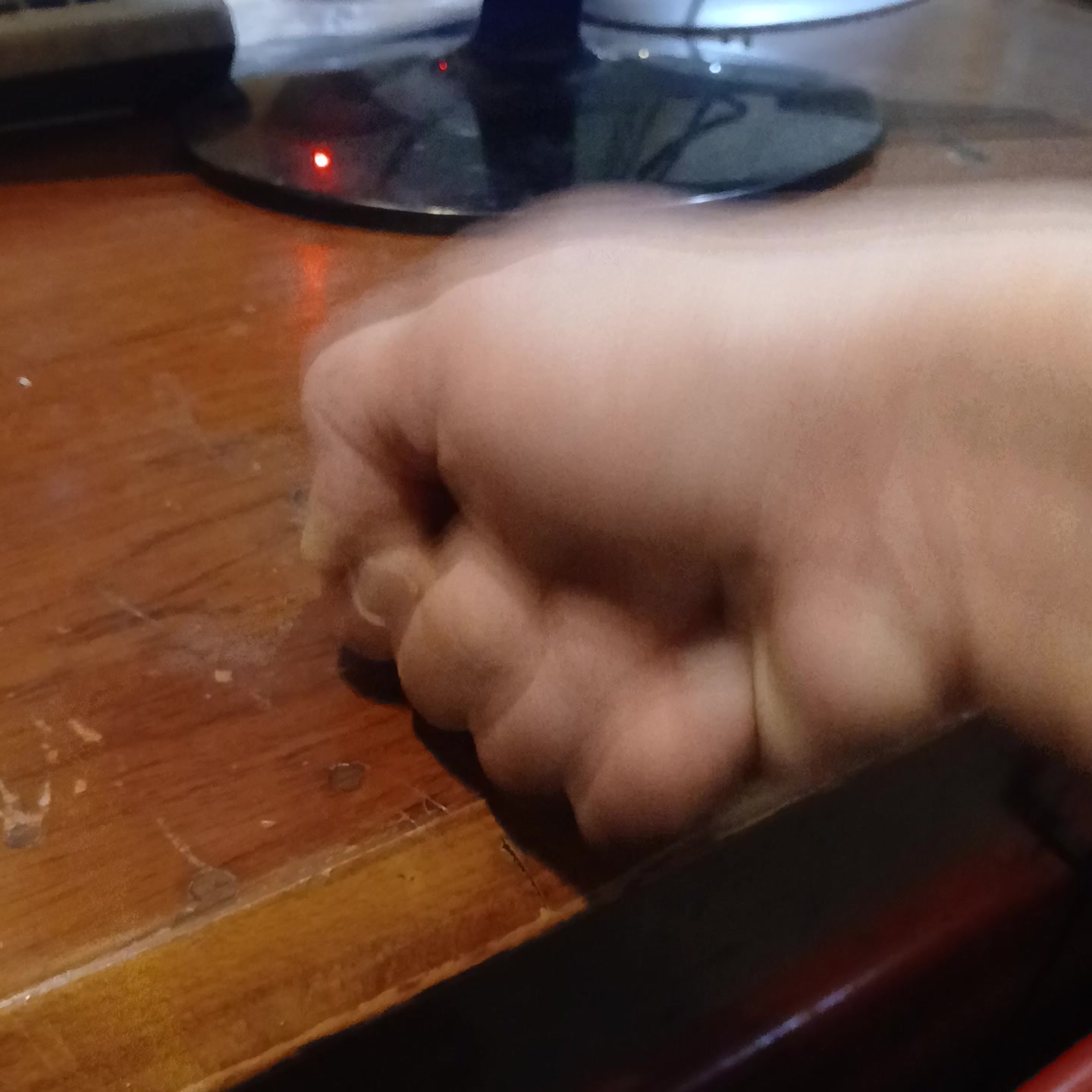 Дерево, постучать.