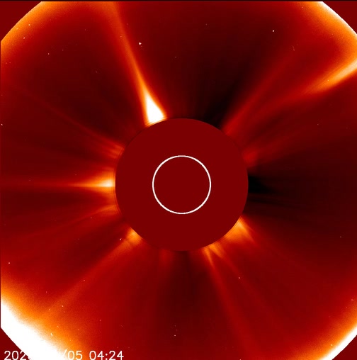 Солнечный ветер и выбросы корональной массы 6 апреля